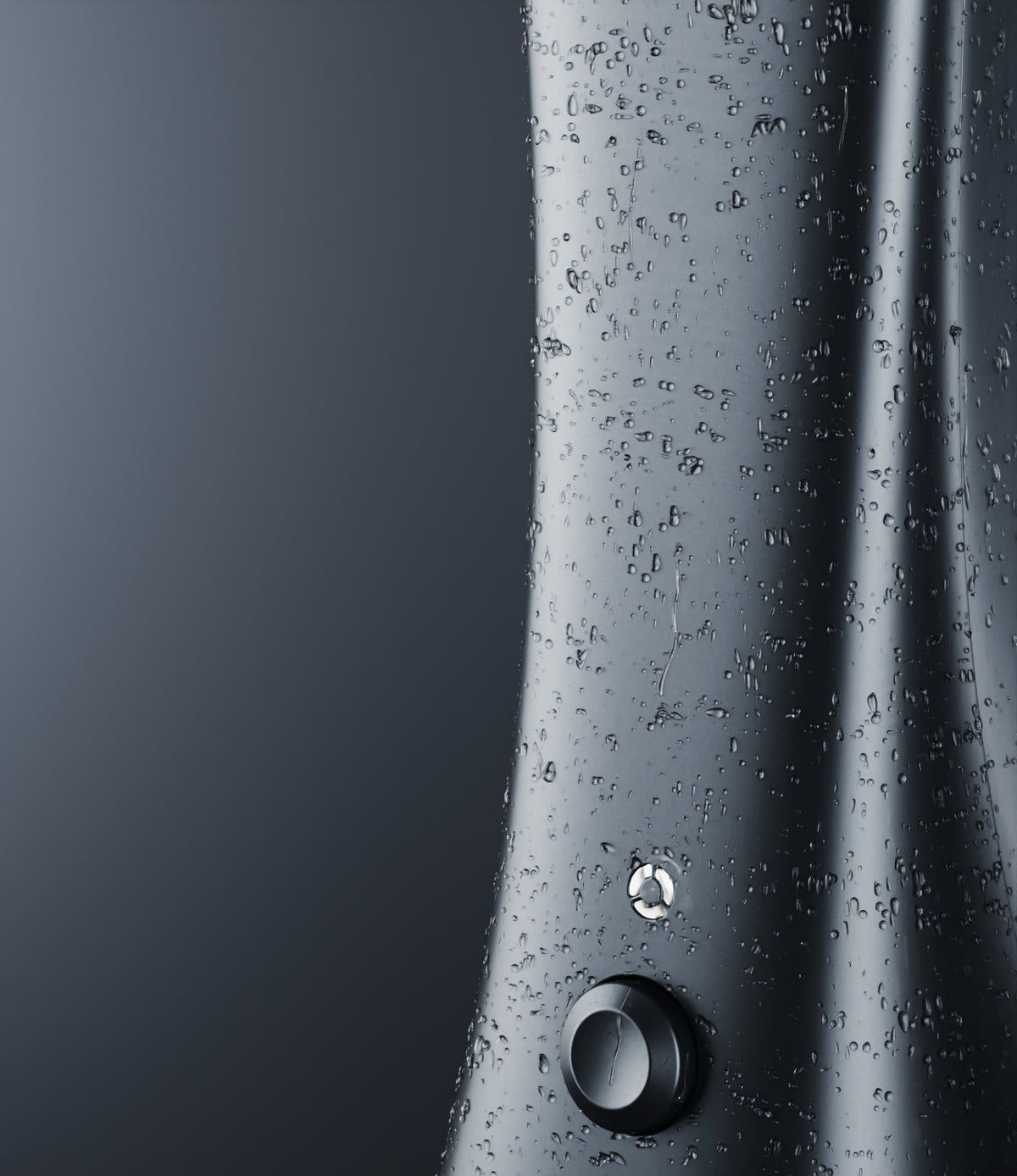 Water droplets running down the body of the Norphé M1 electronic hookah