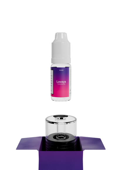 Flacon de recharge saveur Lovaya au-dessus d'une capsule Norphé vide dans sa boîte ouverte